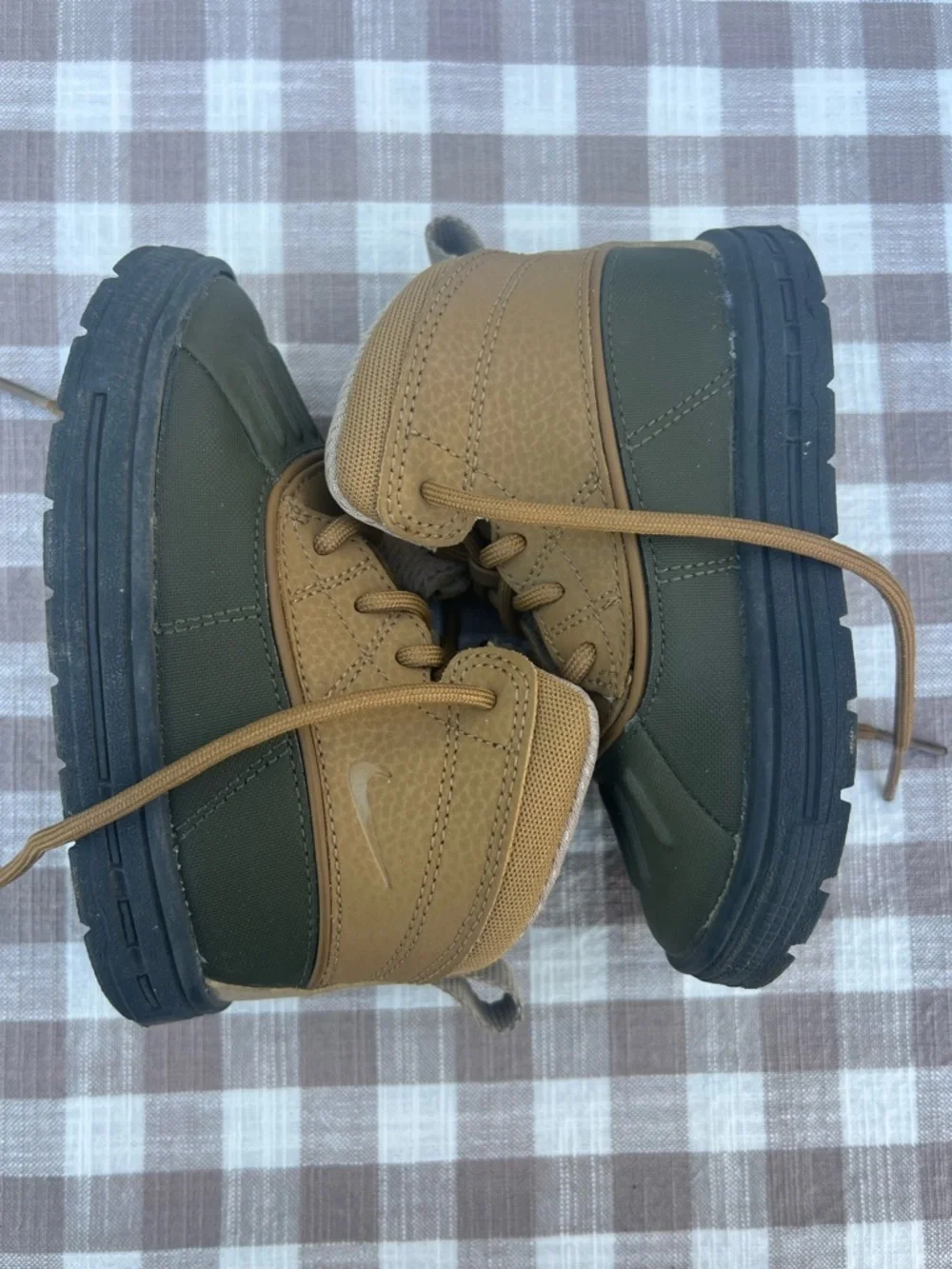 Nike Kids Olive Green and Brown Outdoor Boots